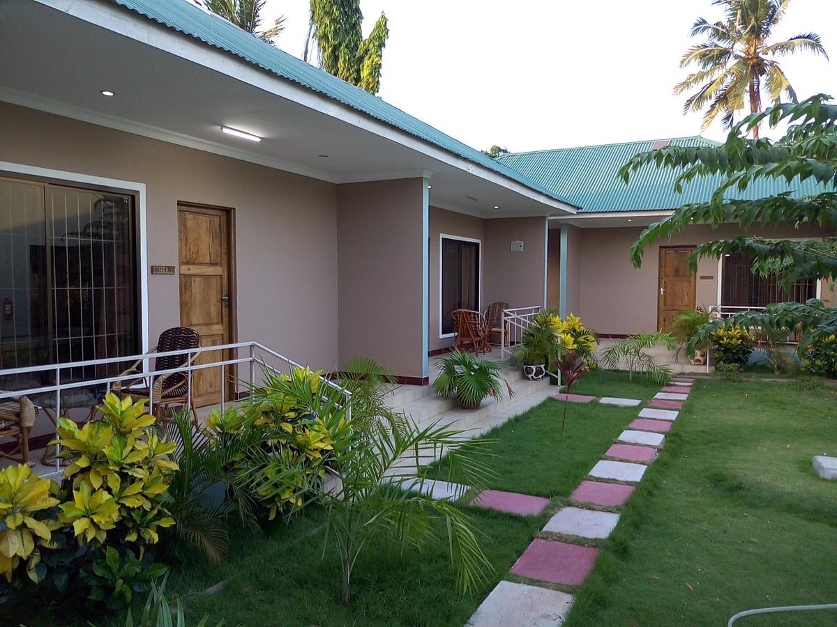 Mara Courtyard Lodge Дар-ес-Салам Номер фото